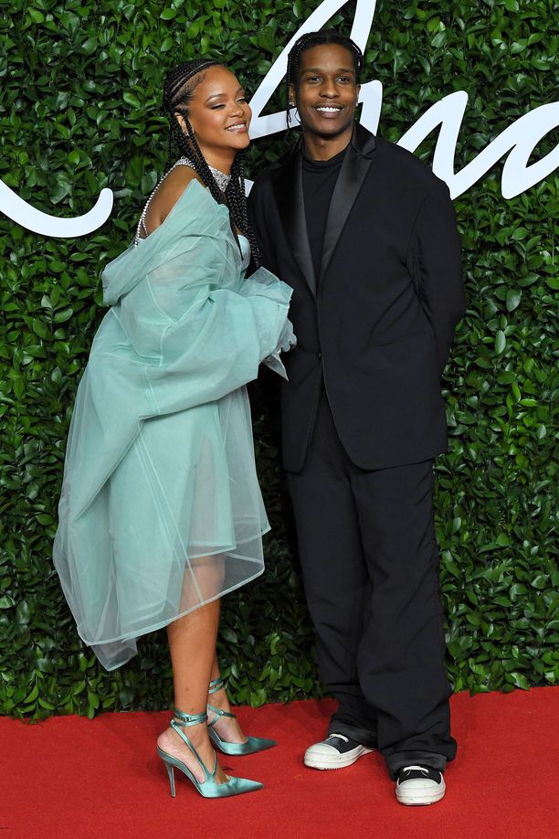 Romanssihuhu Rihanna Ja Asap Rocky Viihtyvat Yhdessa
