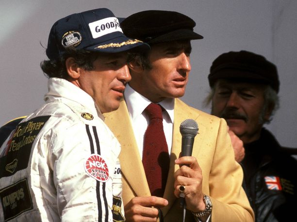 Vuoden 1978 maailmanmestari Mario Andretti (vas.) ja tuolloin ei vielä aateloitu Jackie Stewart kuvattuna Andrettin mestaruuskaudella.