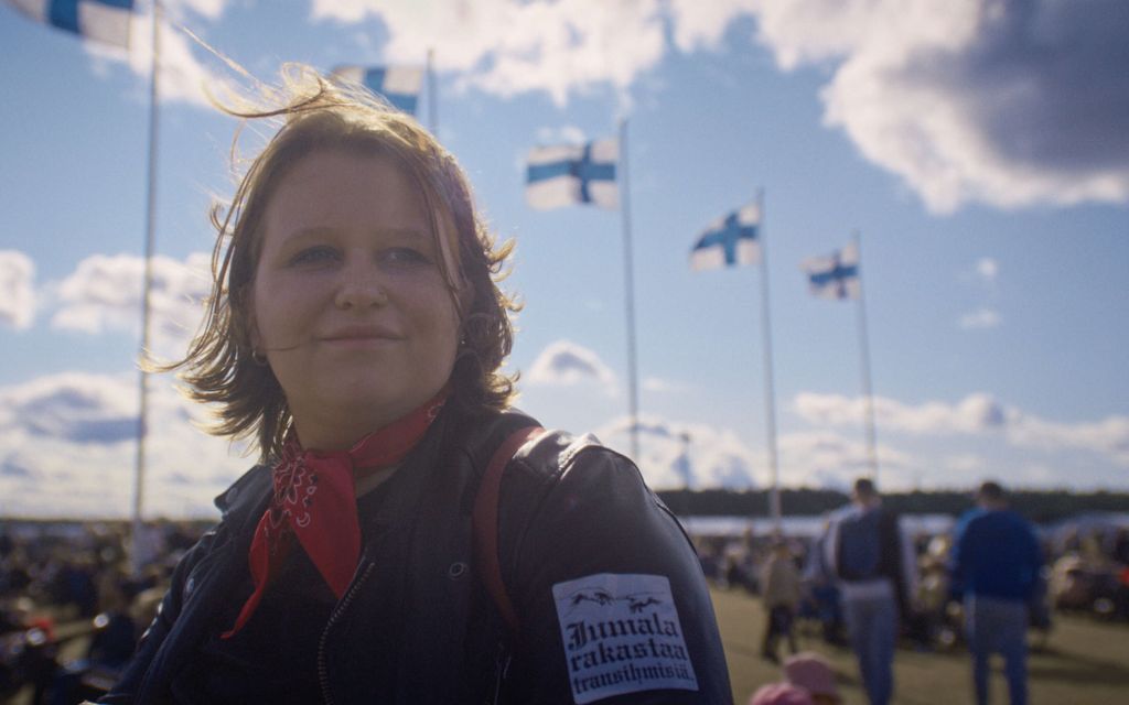 Tänään tv:ssä: Senja kasvoi uskonnol­lisessa liikkeessä – Nyt hän saa osakseen vihaa ja aggressiota