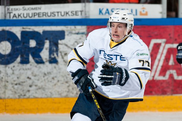 Janne Puhakka pelasi Blues-paidassa 40 ottelua kaudella 2015–16.