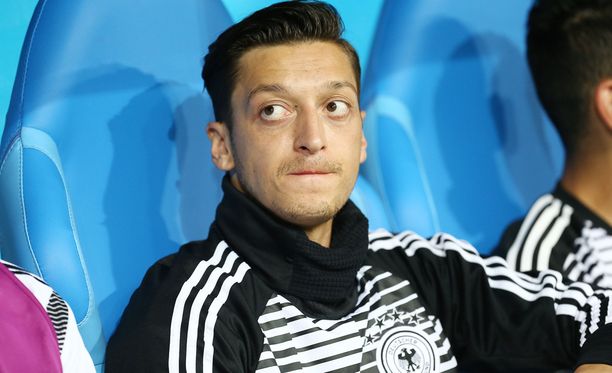 Mesut Özil pelasi 92 A-maaottelua Saksan paidassa.
