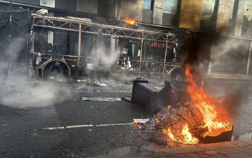 Belfast liekeissä – Video puukotuksesta aiheutti v