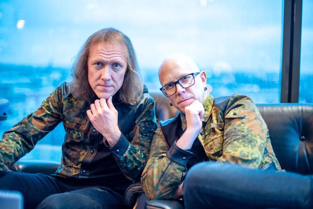 Sipe Santapukki ja Toni Wirtanen jakavat saman tuolin ja heidän päätöksensä ovat yhteisiä TVOF:issa. 