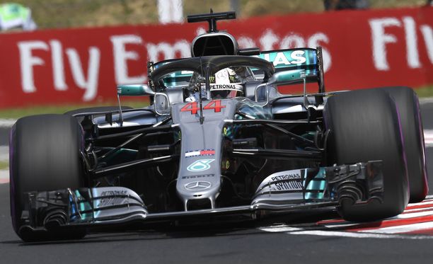 Lewis Hamilton ajoi kauden viidennen paalupaikkansa.