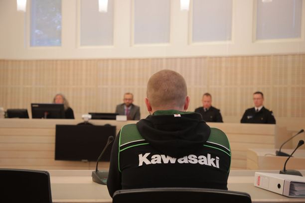 Muun muassa kuolemantuottamuksista syytetty nuori mies astui oikeuden eteen tällä viikolla Raaseporissa.