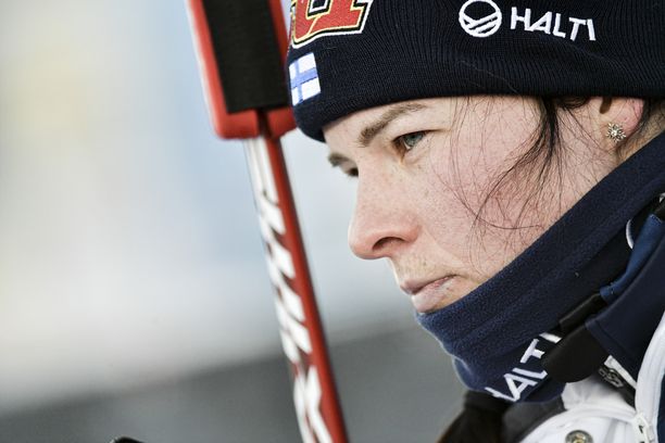 Krista Pärmäkoski hiihtää Madshusin suksilla.