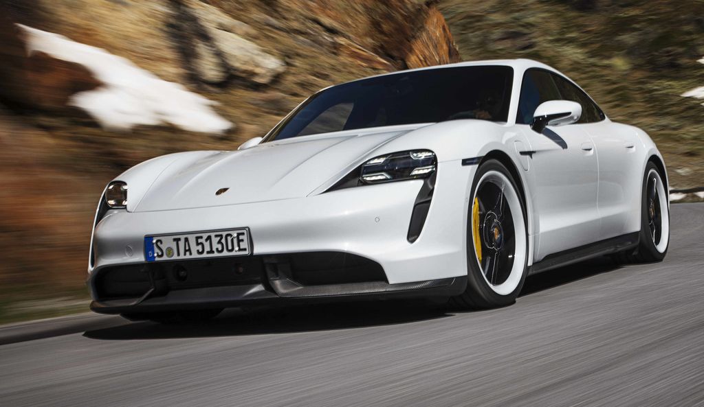Porsche Taycan esiteltiin - hinnat alkavat 163 000 eurosta: Älyttömän nopea sähköauto ajaa ja ladata!