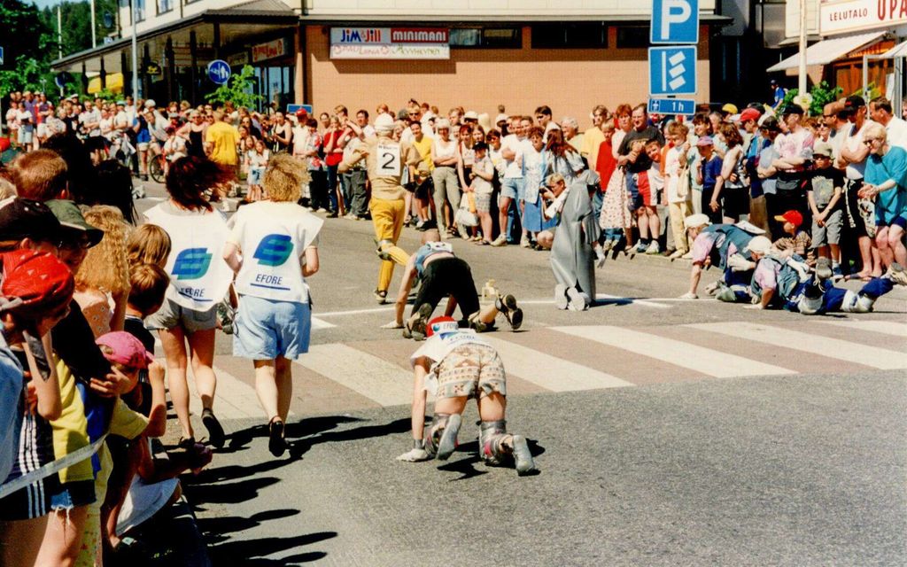 Hämmentävä näky kaupungin keskustassa – 1990-luvun suosikki­tapahtuma palaa