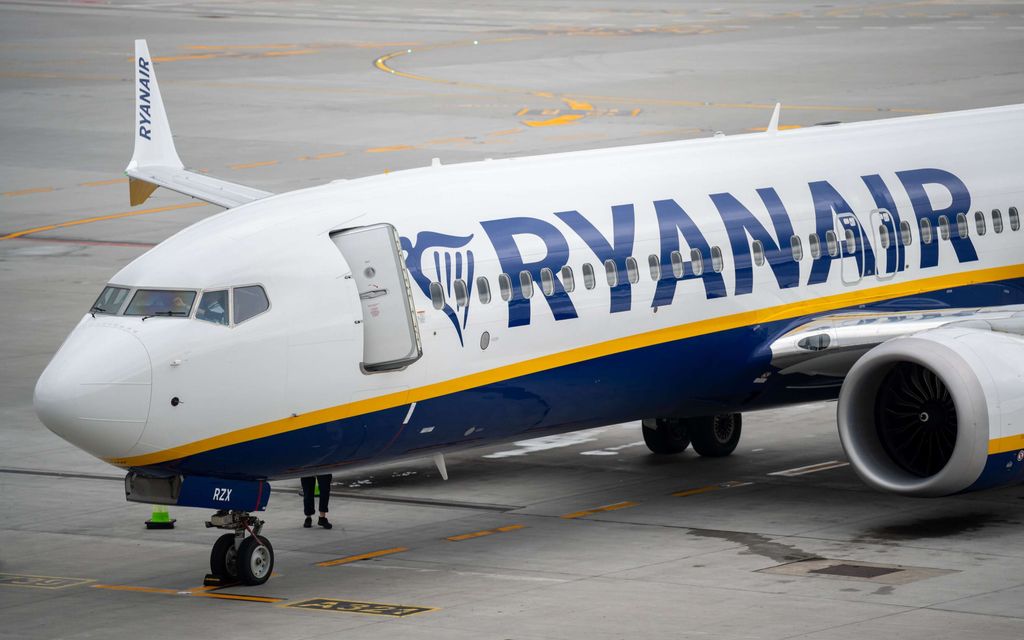 Matkustaja imeytyi ulos ikkunasta: Näin Ryanairin johtaja kommentoi 