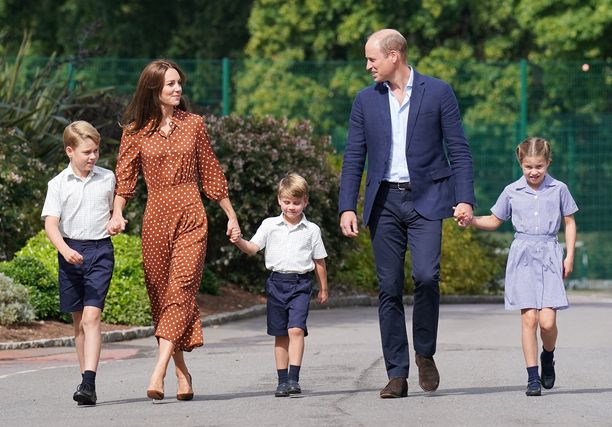 Prinssi William ja prinsessa Catherine lomailevat lastensa kanssa