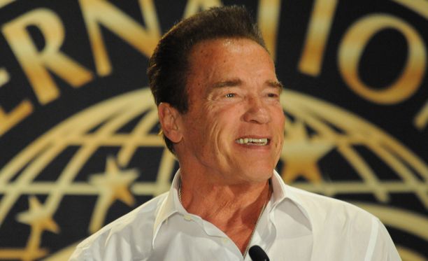 Arnold Schwarzenegger ei uskalla kuvailla oloaan vielä loistavaksi.