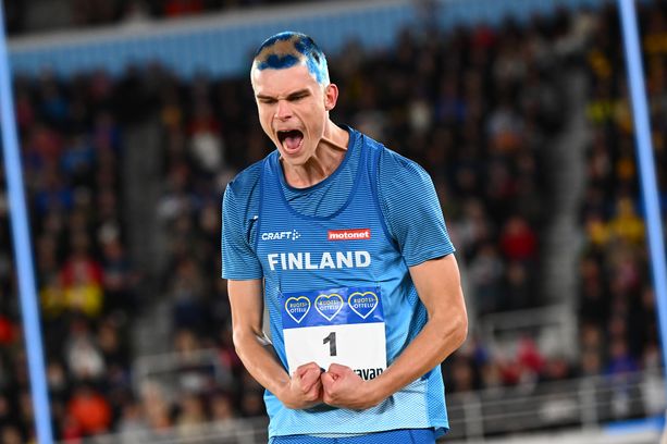 Daniel Kosonen Erikoinen Marimekko kampaus Ja Ruotsi ottelu
