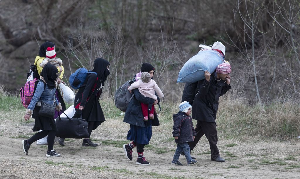 DN: Turkki painostaa jälleen Eurooppaa – alkoi taas kuljettaa lisää pakolaisia Kreikan rajalle