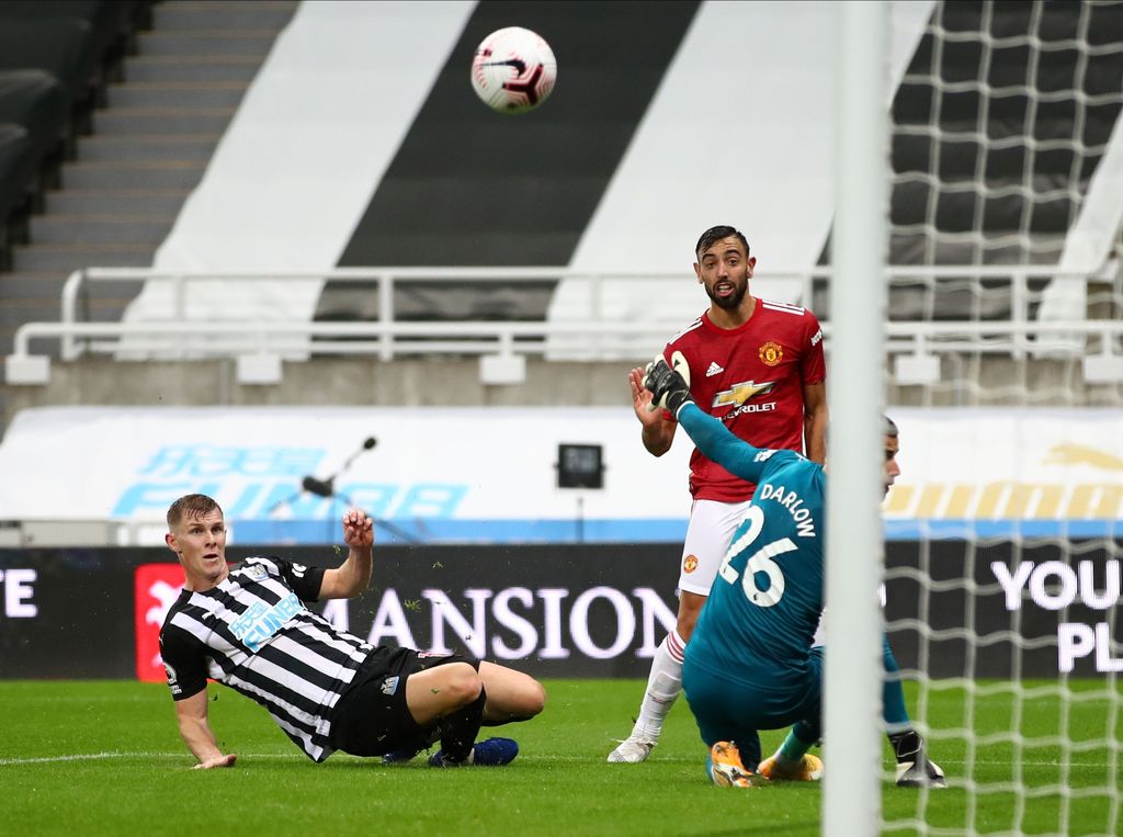 Manchester United selvään voittoon Newcastlesta – oma maali, missattu rankkari ja kolme maalia viime minuuteilla