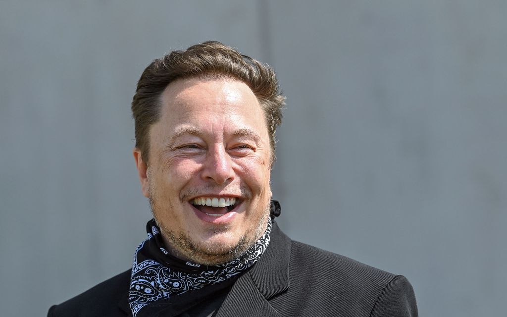 Elon Musk maksoi Twitteristä yli 40 miljardia euroa – Myöntää arvon olevan enää alle puolet tuosta