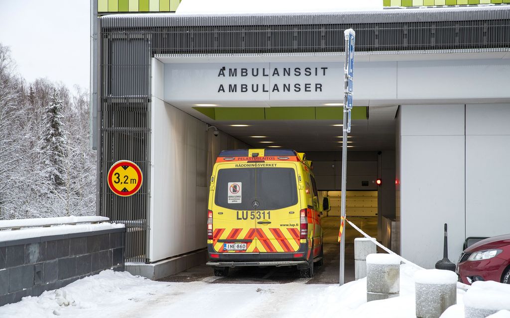 Nainen vei lastaan kouluun ja ajoi toisen lapsen päälle suojatiellä Espoossa