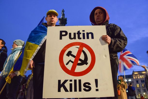 Ihmiset ympäri maailmaa ovat osoittaneet mieltään Putinin johtaman Venäjän hyökkäyssotaa Ukrainaa kohtaan. 
