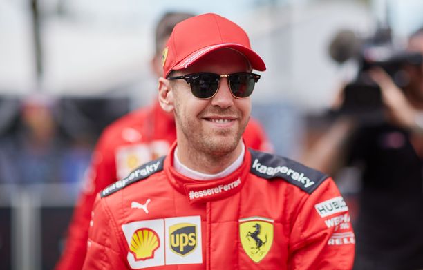 Sebastian Vettel vieraili entisen työnantajansa tiloissa kuin vanhaan hyvään aikaan.