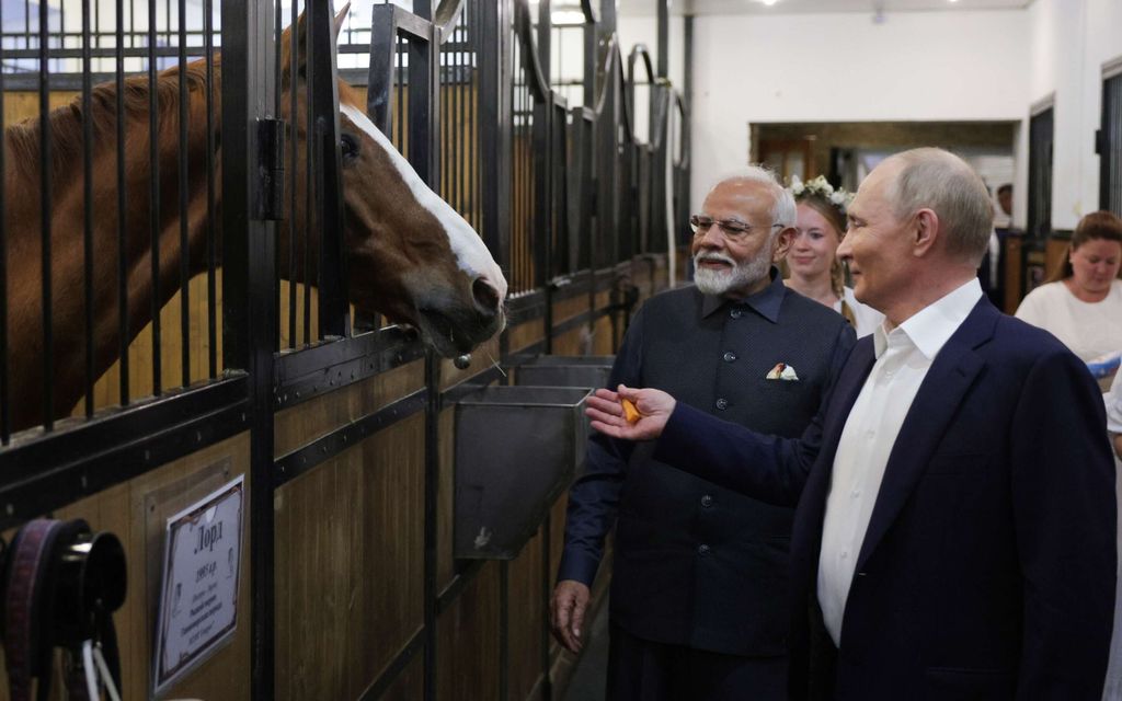 Venäjä tuhosi lasten­sairaalan – Putin vain paijasi hevosia 