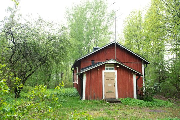 Tältä näyttää Aleksis Kiven mökki, jonka Helsinki aikoo myydä