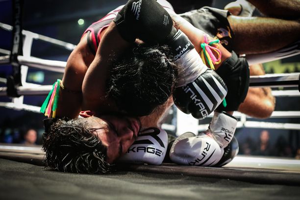 Thainyrkkeilijä Nong Rose on transnainen, joka otteli vuonna 2018 ranskalaismestari Akram Hamidia vastaan.