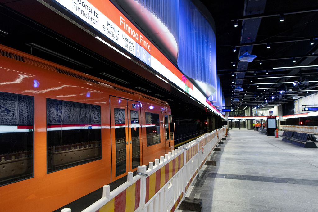 Suomen pisimmät liukuportaat vievät länsimetron syvimmälle asemalle – maan alla junat kulkevat jo