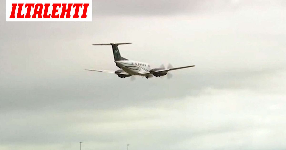 Video: Lentokoneen laskutelineet pettivät Australiassa 