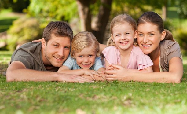 Onnelliset perheet erottuvat muista monin tavoin - 8 salaisuutta perheonneen