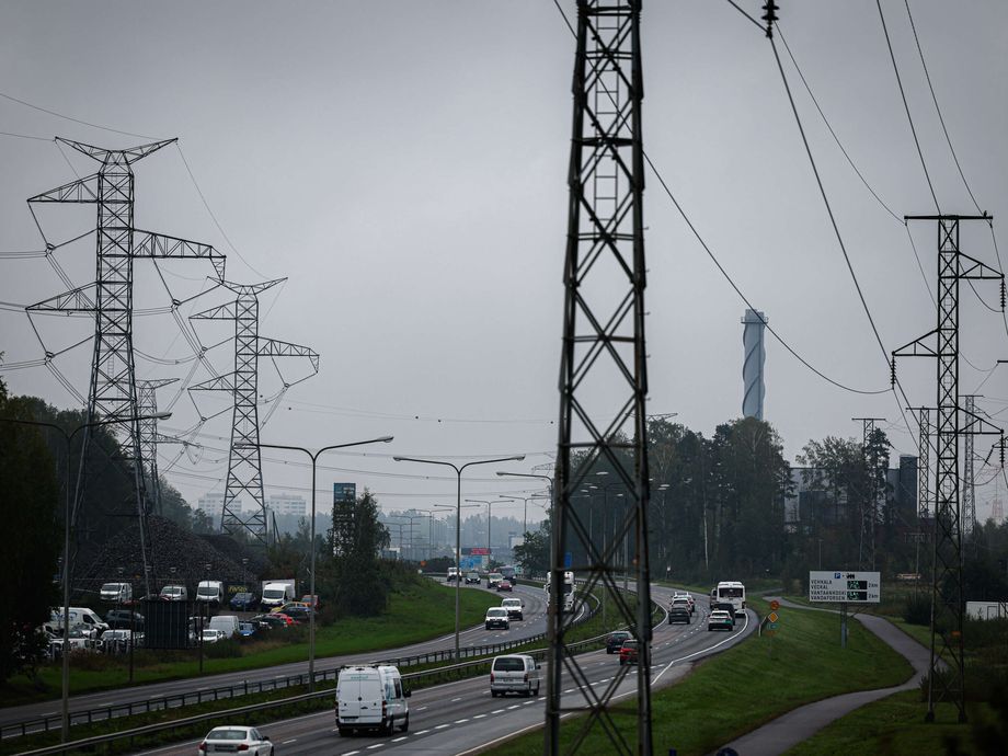 Huoli sähkön hinnasta heräsi – Energiapomolta suorat sanat