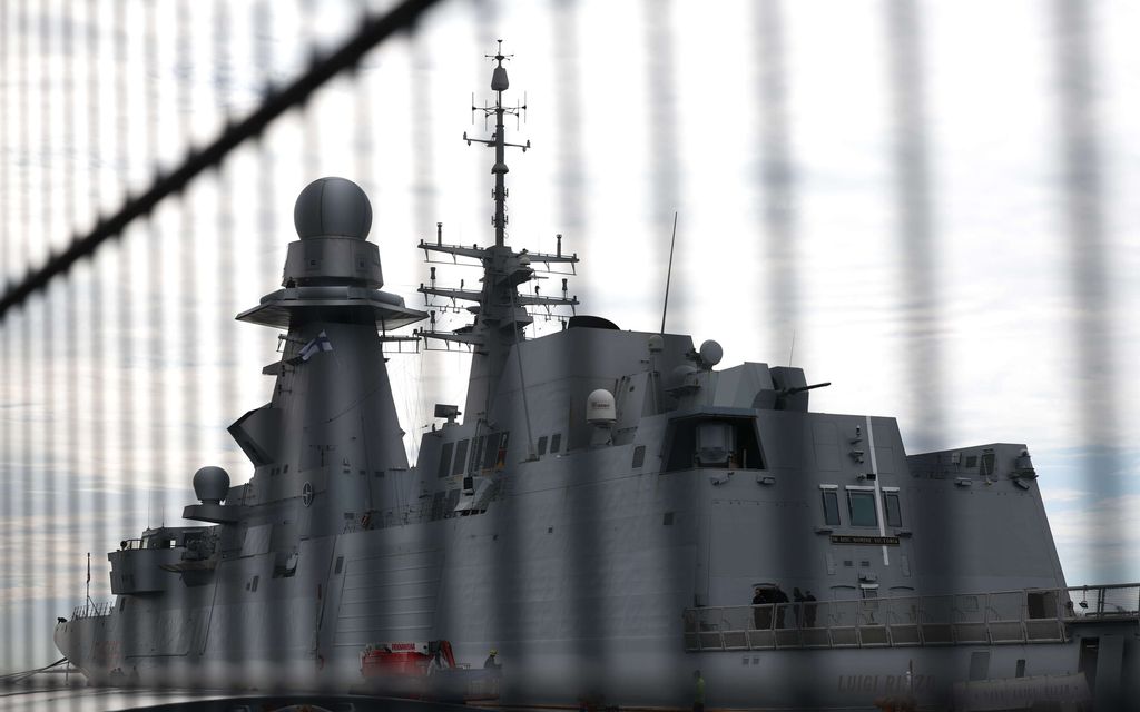 Kuvat: 144-metrinen Nato-laiva Helsingissä – Tällainen se on