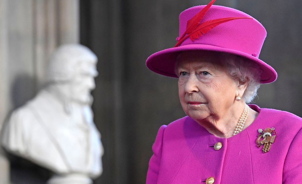Kuninkaallisissa säännöissä riittää päntättävää: Älä koskaan tee ainakaan näitä kahdeksaa asiaa kuningatar Elisabetin edessä
