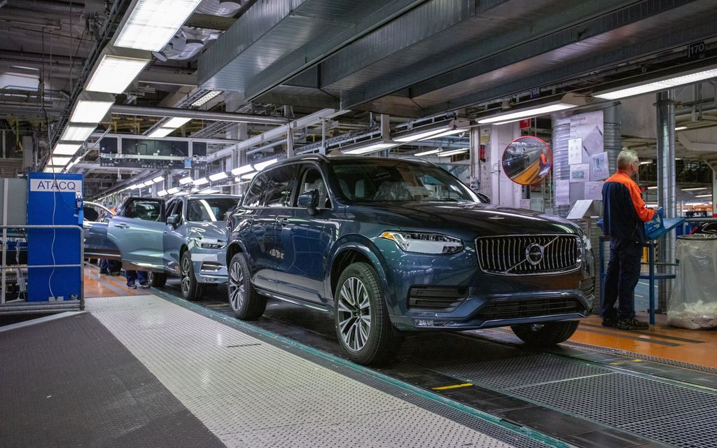 Volvon autotehdas Ruotsissa joudutaan pysäyttämään – siruja ei riitä autotuotantoon