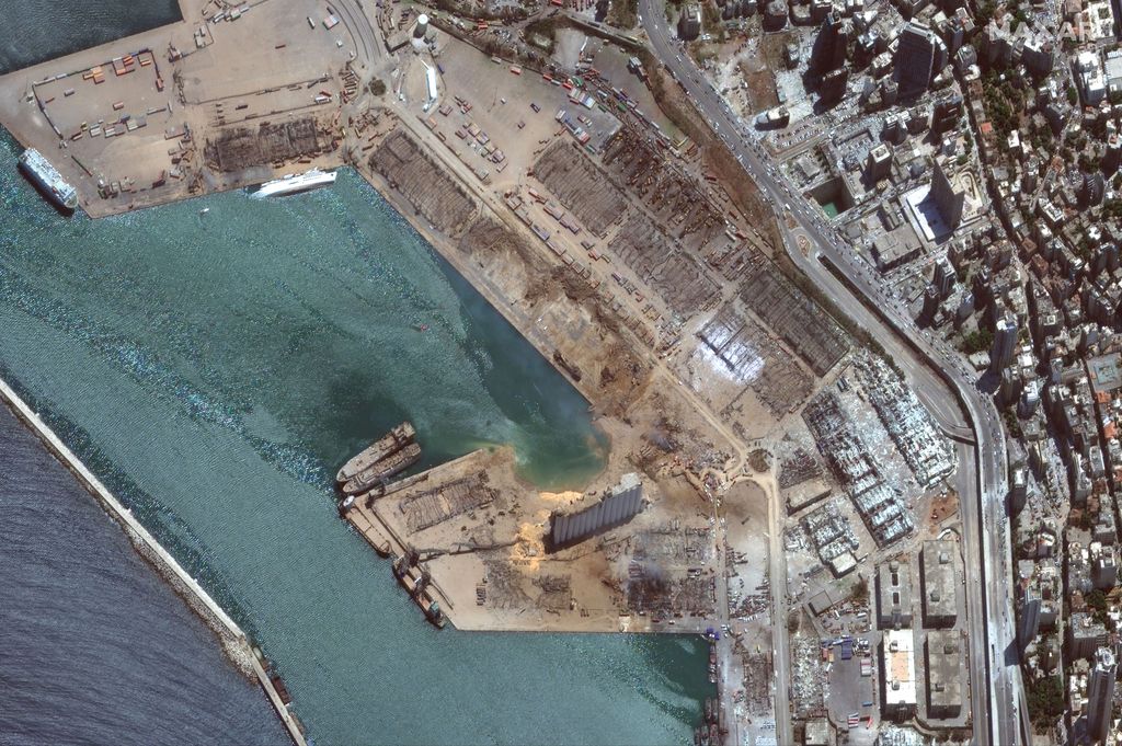 Satelliittikuvat paljastavat Beirutin sataman tuhon: varastorakennuksen tilalla suuri aukko