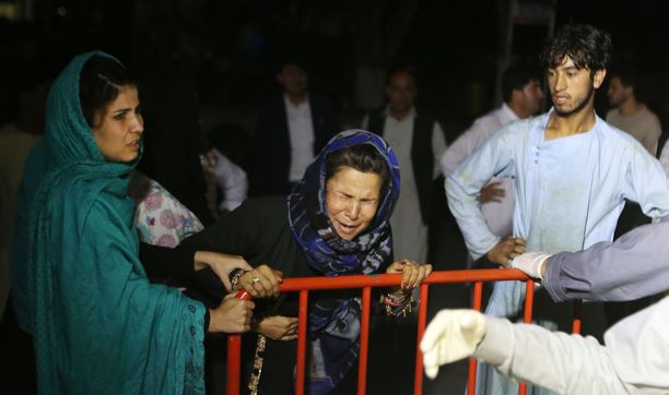 Afganistanilainen nainen menetti iskussa miehensä ja kaksi poikaansa.