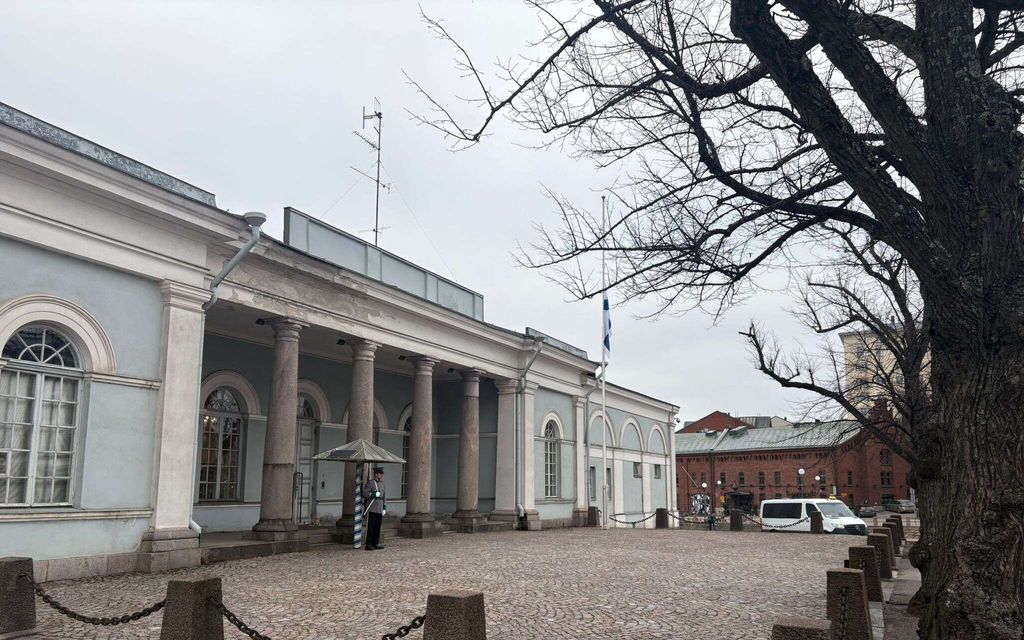 Koskettava näky Helsingin keskustassa – Suruliputus ympäri Suomen