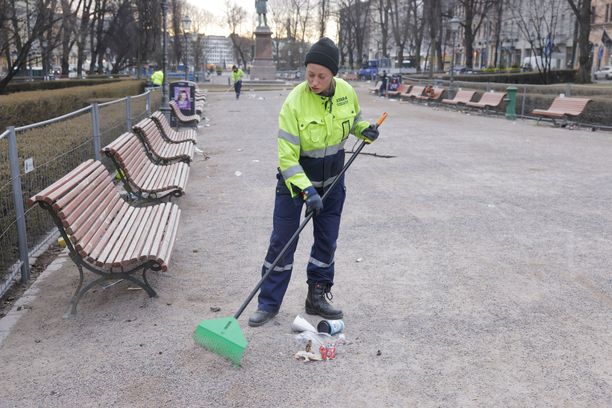 Mikä sotku! Vapun juhlijat sikailivat Helsingissä – katso kuvat