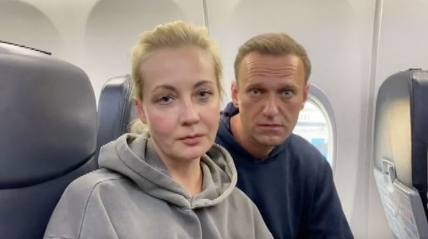 Julija Navalnaja (vas.) aavisti, mikä hänen Alexei-miestään Venäjällä odottaa. 