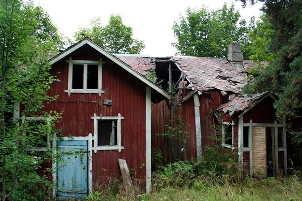 Hylättyjen rakennusten lumo: Jussi kuvaa autioituvaa Suomea