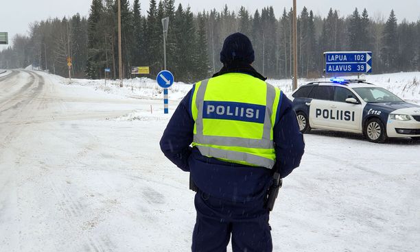 Poliisi sulki kantatien yli neljäksi tunniksi Virtain Liedenpohjassa viime torstaina perhesurman takia.