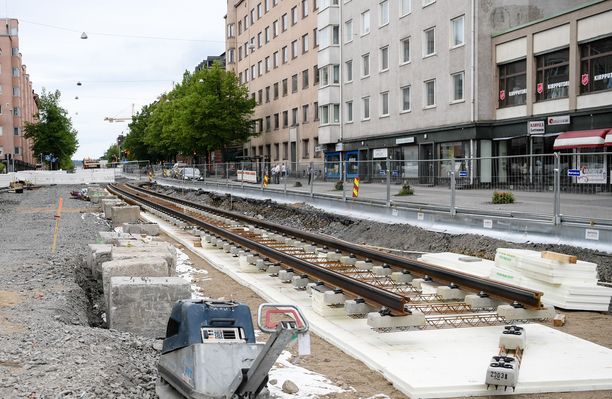 Raiteiden rakentaminen työllistää Tampereella.
