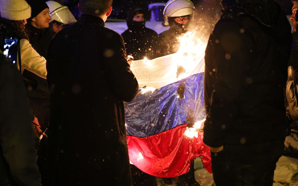TASS: Venäjä vaatii Suomelta toimia – itsenäisyys­päivänä poltettiin Venäjän lippu