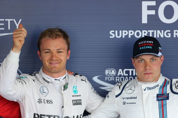 Nico Rosberg Mercedeksellä ja Valtteri Bottas Williamsilla vuonna 2016.