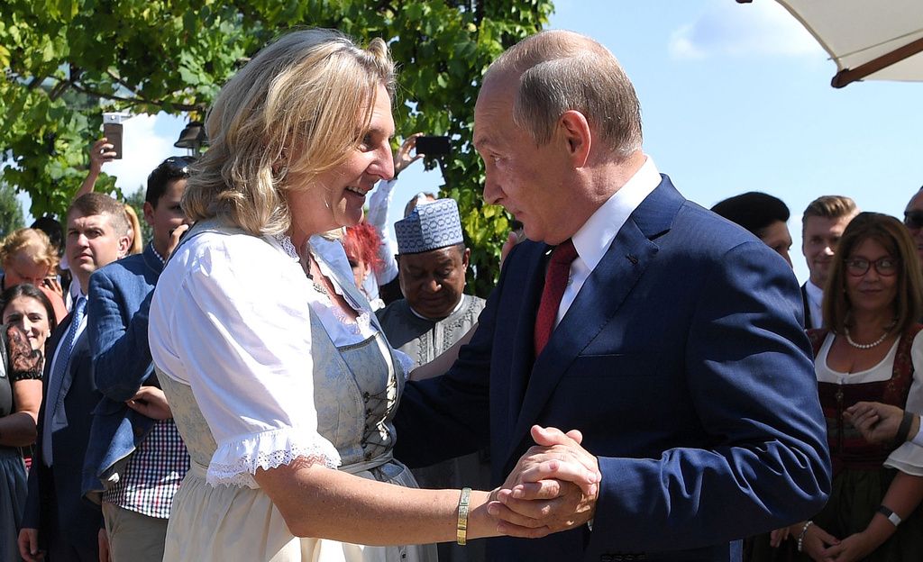Vladimir Putin kunniavieraana Itävallan ulkoministerin häissä