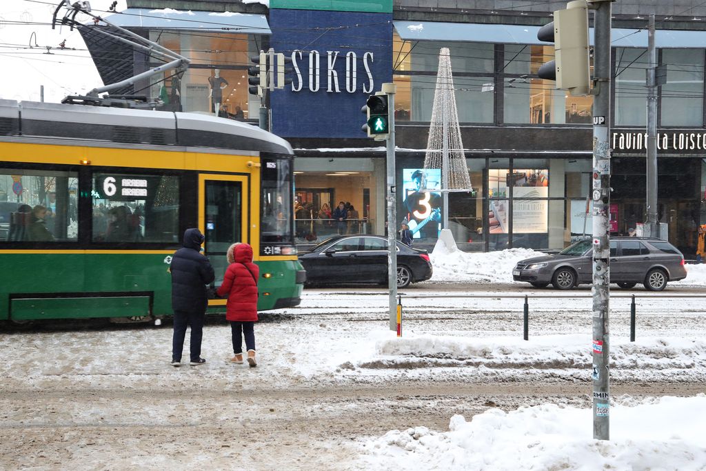 Näkökulma: Puhe auton välttämättömyydestä Suomen kokoisessa maassa on potaskaa