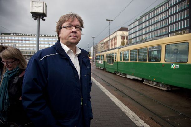 Vihreä konkaripoliitikko Pekka Sauri haluaa palauttaa intoa paikallistason päätöksentekoon. 