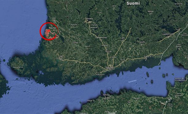Yliajo tapahtui Rauman keskustassa Karjalankadun ja Nortamonkadun risteyksessä 18. marraskuuta, kun amfetamiinin vaikutuksen alaisena ollut mies ajoi henkilöautolla kovaa ylinopeutta Karjalankatua pitkin sataman suuntaan. 