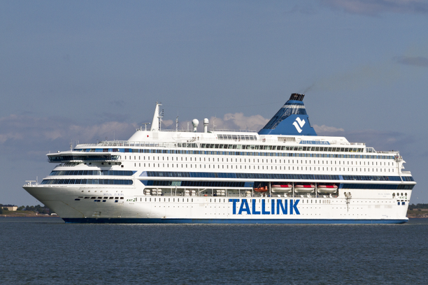 Silja Europa ajoi päin laituria Tallinnan satamassa