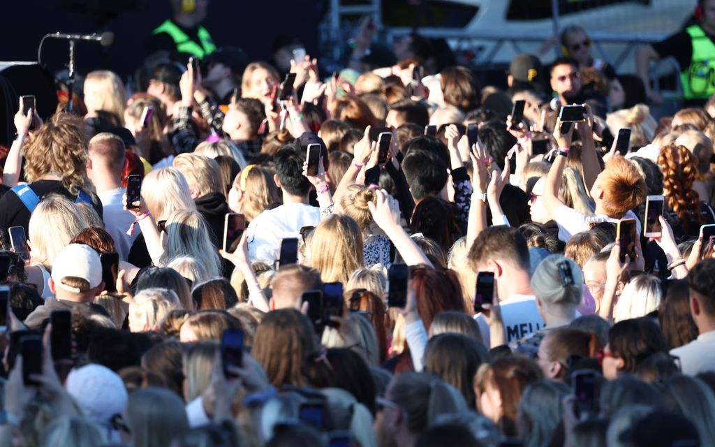 Justin Bieberin Helsingin keikka sujui riehakkaissa merkeissä: vip-teltta kuhisi julkkis­vieraita