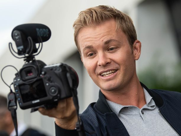 Nico Rosberg pyörittää omaa Youtube-kanavaansa sadoille tuhansille seuraajille.