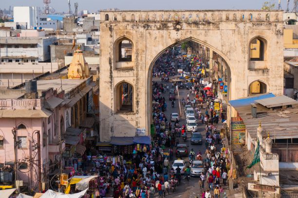 Kuvassa Hyderabadin vanha kaupunki Intiassa. Raiskaus oli kaupungin esikaupunkialueella. 